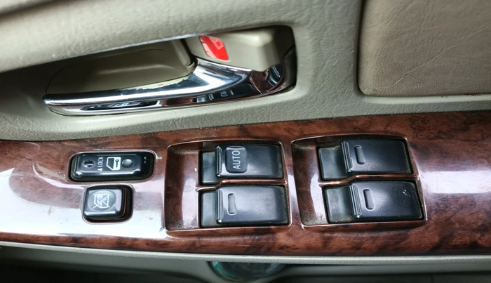 2012 Toyota Innova 2.5 VX 7 STR, Diesel, Manual, 94,948 km, interior