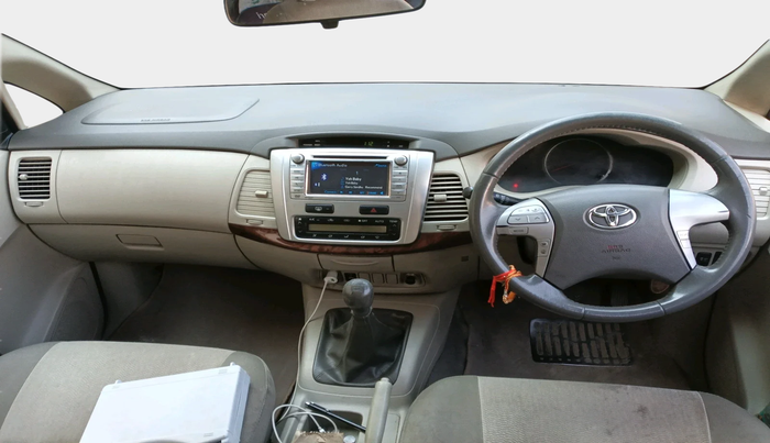 2012 Toyota Innova 2.5 VX 7 STR, Diesel, Manual, 94,948 km, interior