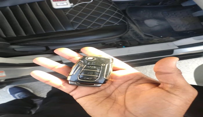 2019 Mahindra XUV300 W8 1.5 DIESEL, Diesel, Manual, 54,365 km, interior