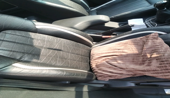 2018 Tata Hexa XE 4X2 7 STR, Diesel, Manual, 1,21,828 km, interior