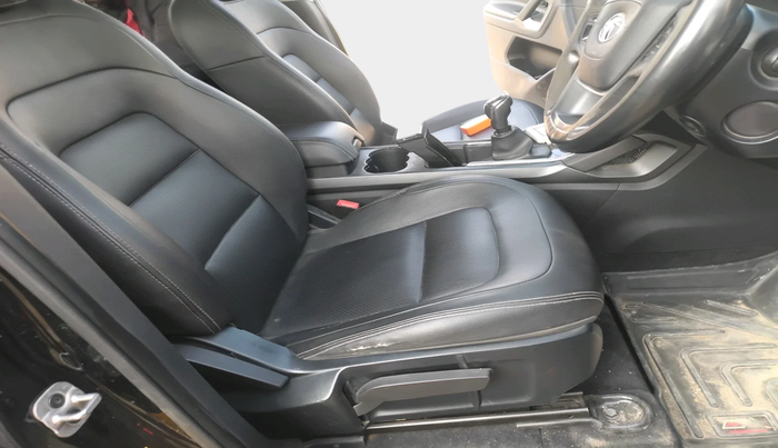 2019 Tata Harrier XZ 2.0L DARK EDITION, Diesel, Manual, 1,52,502 km, interior