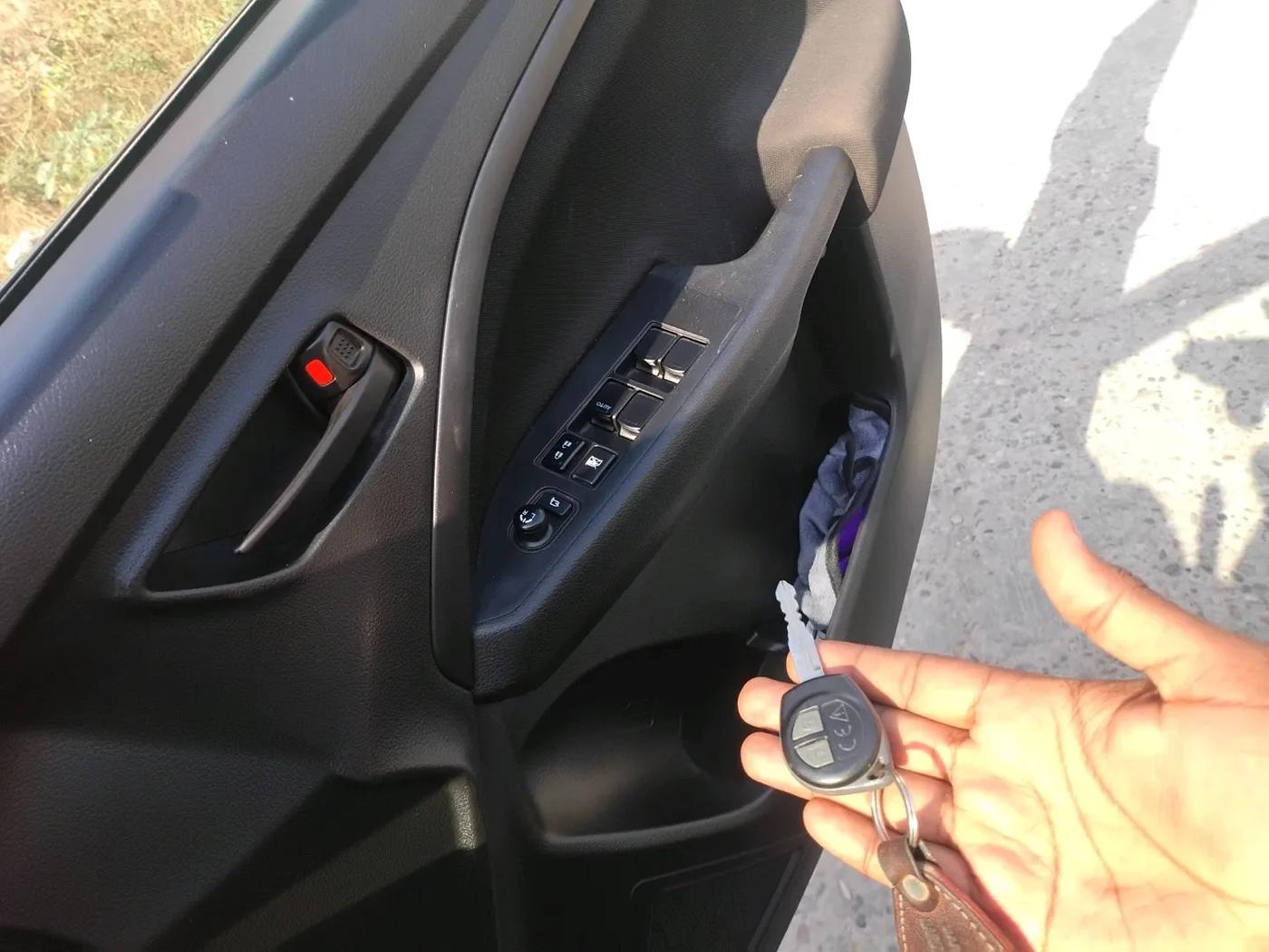 2022 Maruti BREZZA VXI SMART HYBRID, Petrol, Manual, 23,000 km, interior