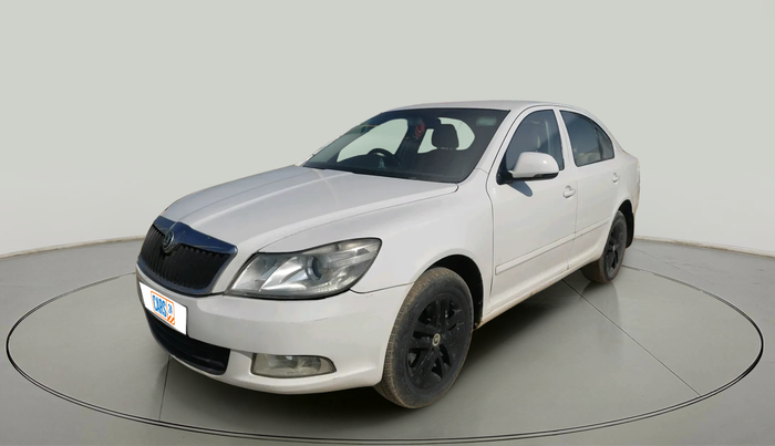 2013 Skoda Laura AMBIENTE 2.0 TDI CR AT, Diesel, Automatic, 1,14,354 km, exterior