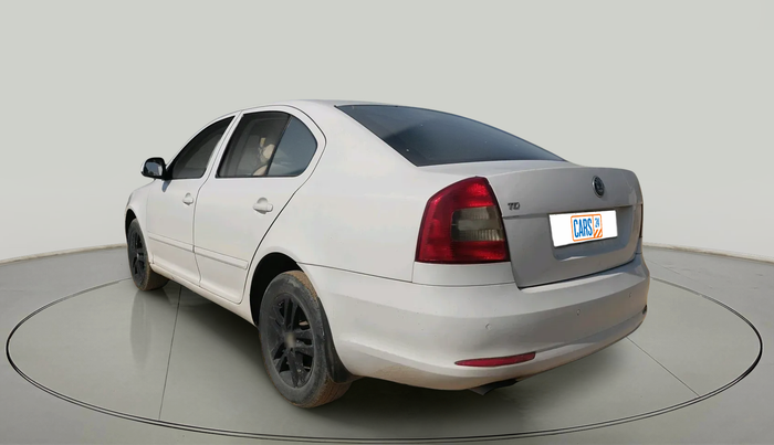 2013 Skoda Laura AMBIENTE 2.0 TDI CR AT, Diesel, Automatic, 1,14,354 km, exterior