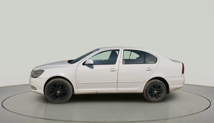 2013 Skoda Laura AMBIENTE 2.0 TDI CR AT, Diesel, Automatic, 1,14,354 km, exterior