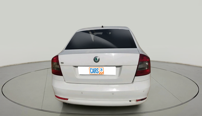 2013 Skoda Laura AMBIENTE 2.0 TDI CR AT, Diesel, Automatic, 1,14,354 km, exterior