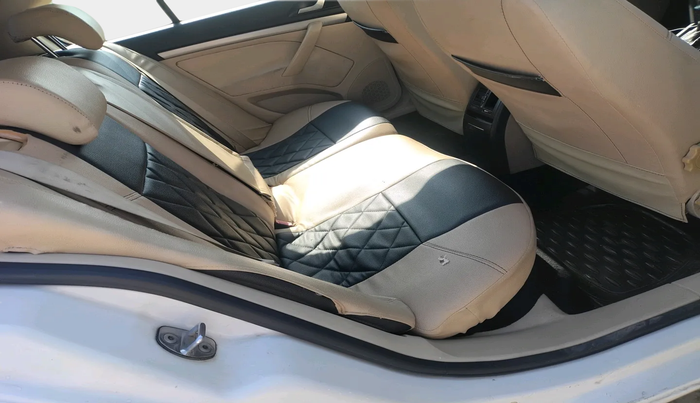 2013 Skoda Laura AMBIENTE 2.0 TDI CR AT, Diesel, Automatic, 1,14,354 km, interior