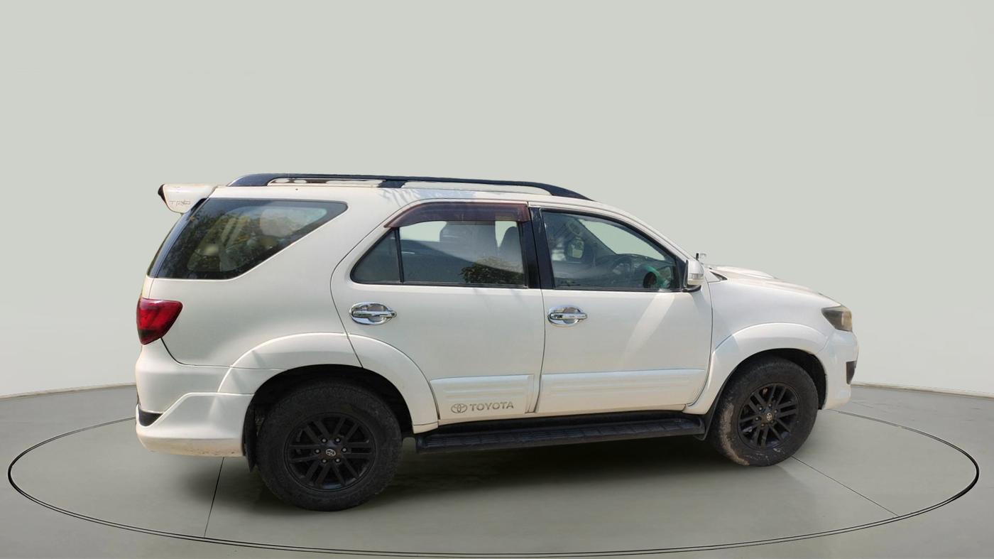 2015 Toyota Fortuner 3.0 SPORTIVO 4X2 AT, Diesel, Automatic, 2,06,954 km, exterior