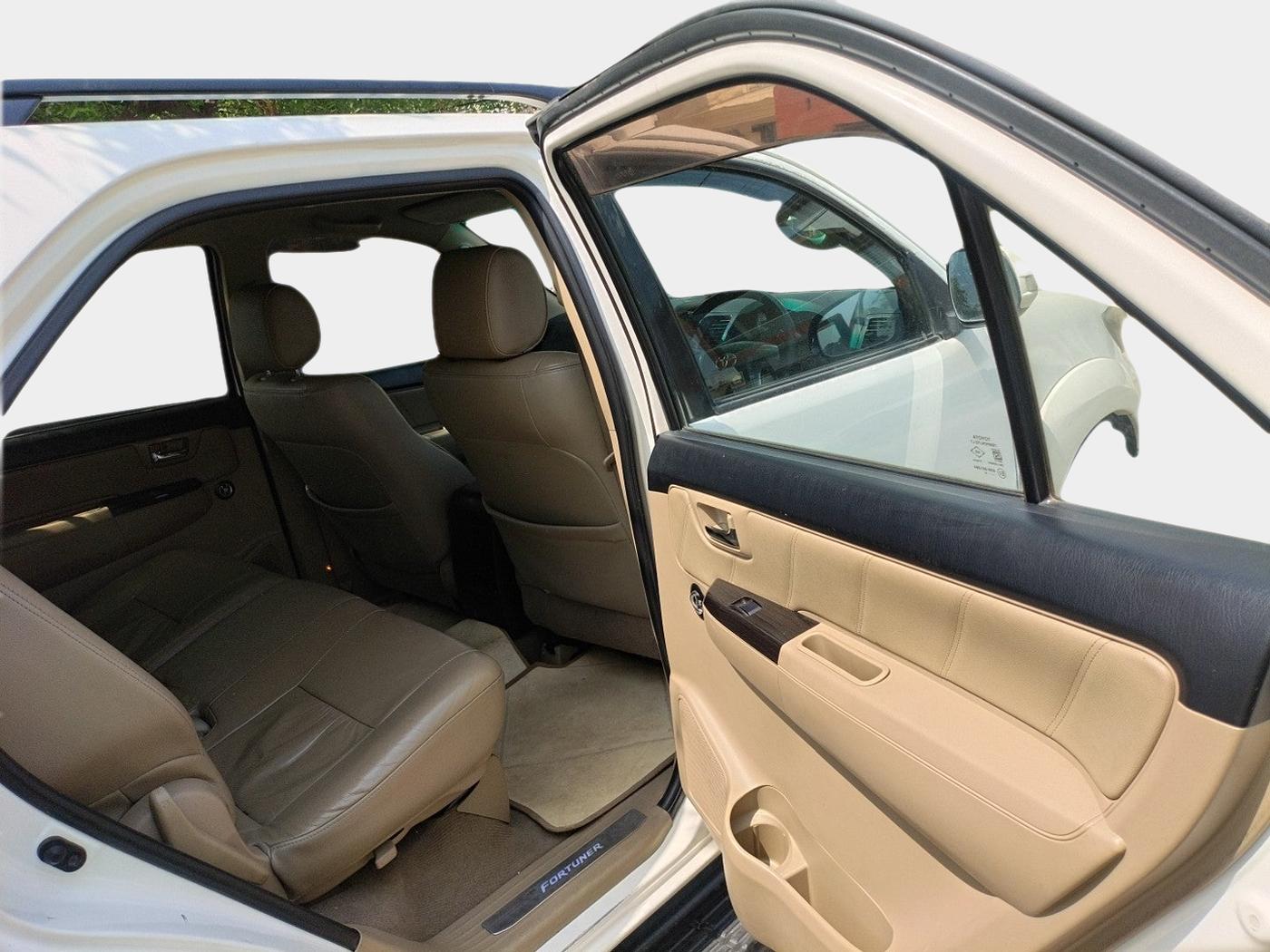 2015 Toyota Fortuner 3.0 SPORTIVO 4X2 AT, Diesel, Automatic, 2,06,954 km, interior