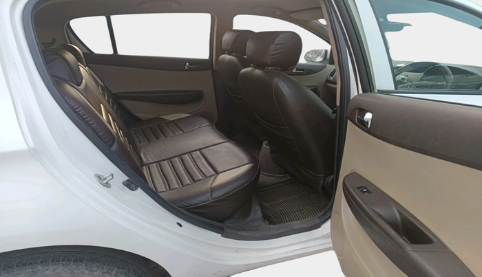 2011 Hyundai i20 MAGNA 1.2, Petrol, Manual, 1,14,545 km, interior