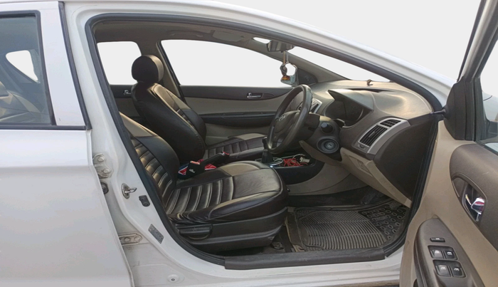 2011 Hyundai i20 MAGNA 1.2, Petrol, Manual, 1,14,545 km, interior