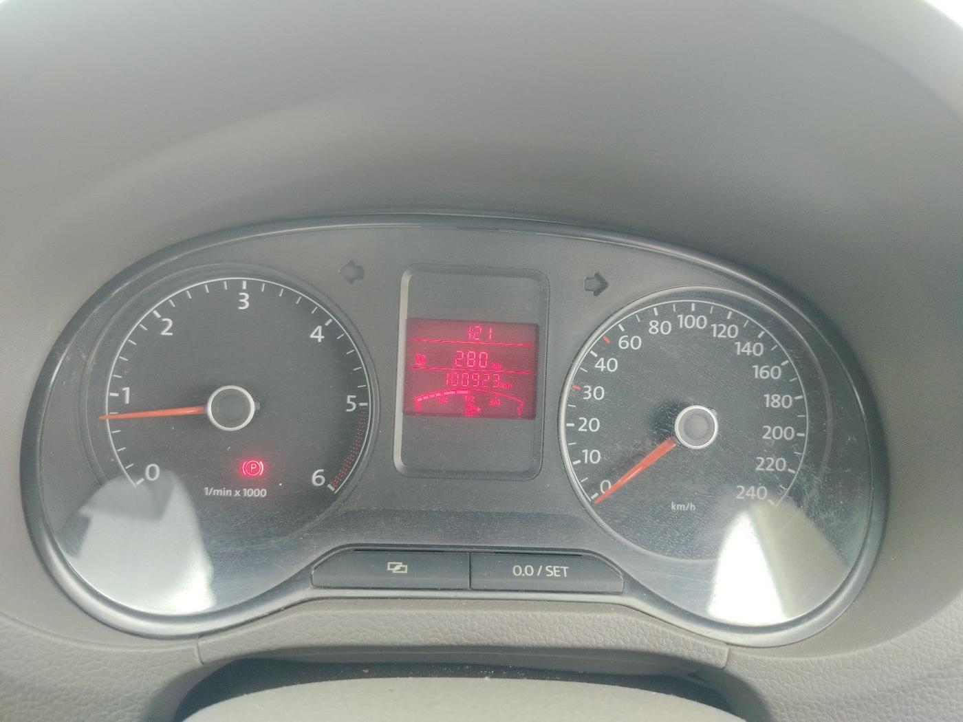 2014 Volkswagen Vento HIGHLINE DIESEL 1.6, Diesel, Manual, 1,00,923 km, interior