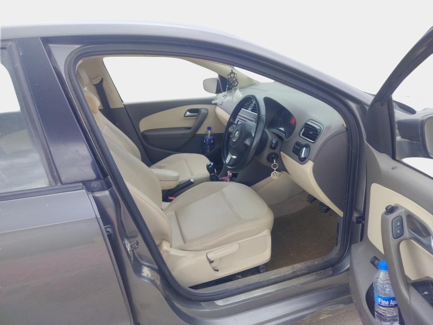 2014 Volkswagen Vento HIGHLINE DIESEL 1.6, Diesel, Manual, 1,00,923 km, interior