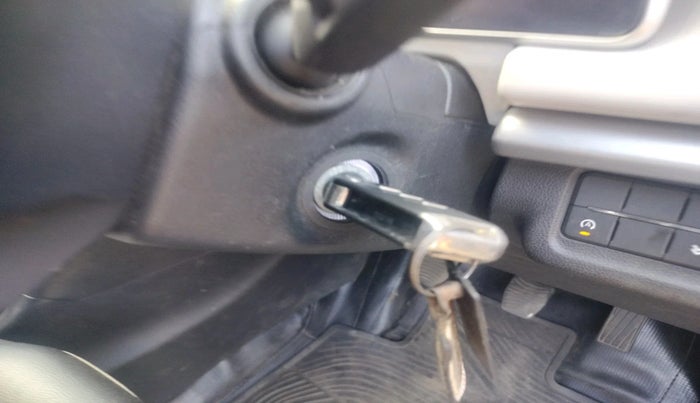 2022 Mahindra XUV700 AX3 D MT 5 STR, Diesel, Manual, 26,341 km, interior