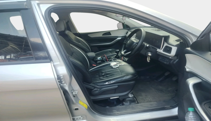 2022 Mahindra XUV700 AX3 D MT 5 STR, Diesel, Manual, 26,341 km, interior