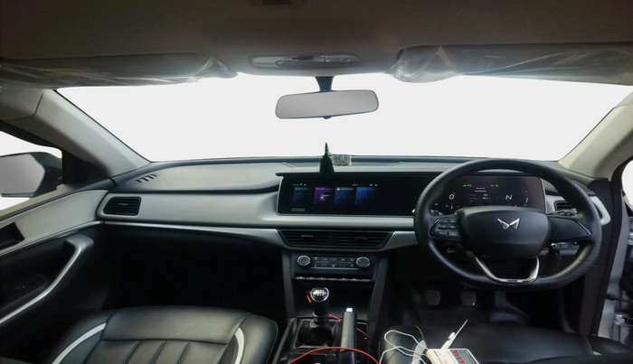 2022 Mahindra XUV700 AX3 D MT 5 STR, Diesel, Manual, 26,341 km, interior