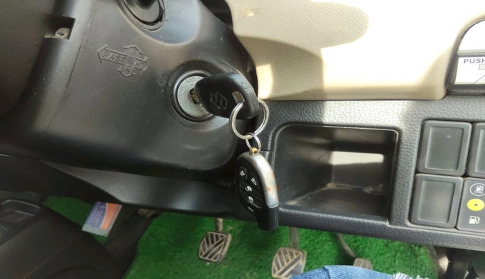 2017 Maruti Wagon R 1.0 LXI CNG, CNG, Manual, 1,43,482 km, interior