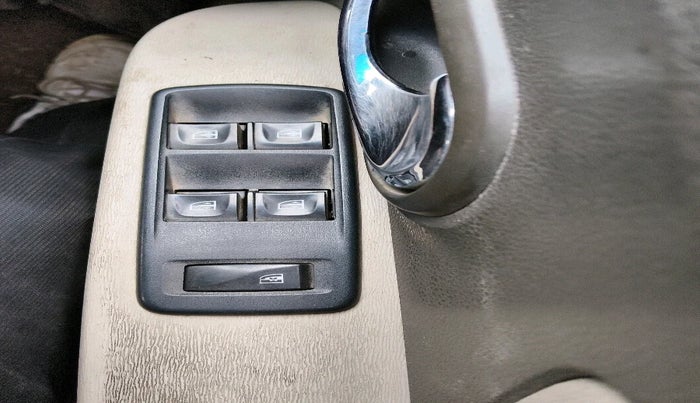 2018 Renault Lodgy 110 PS RXZ STEPWAY 8 STR, Diesel, Manual, 1,06,285 km, interior