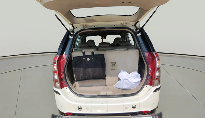 2017 Mahindra XUV500 W10, Diesel, Manual, 2,11,762 km, exterior