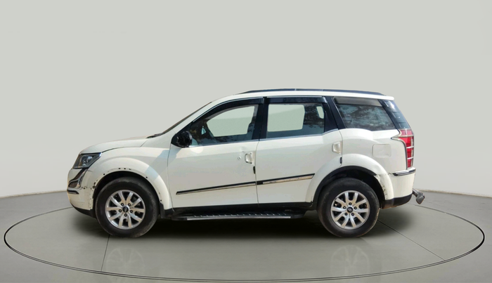 2017 Mahindra XUV500 W10, Diesel, Manual, 2,11,762 km, exterior