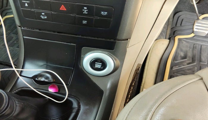 2017 Mahindra XUV500 W10, Diesel, Manual, 2,11,762 km, interior