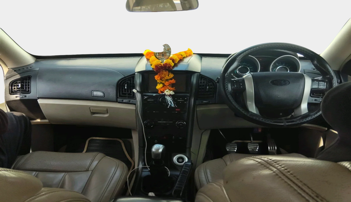 2017 Mahindra XUV500 W10, Diesel, Manual, 2,11,762 km, interior