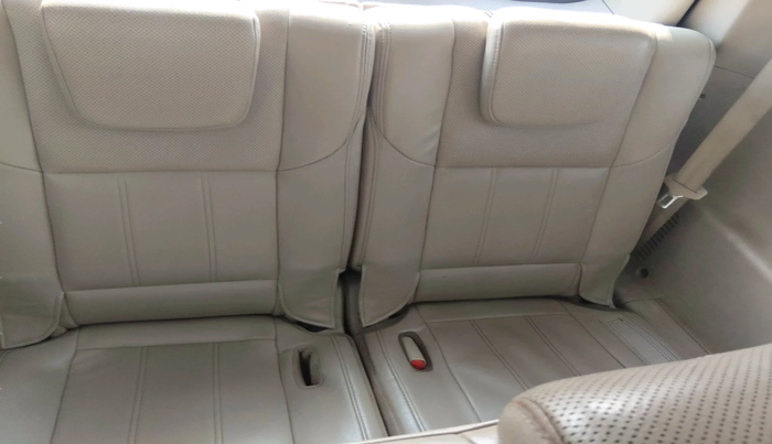 2017 Mahindra XUV500 W10, Diesel, Manual, 2,11,762 km, interior