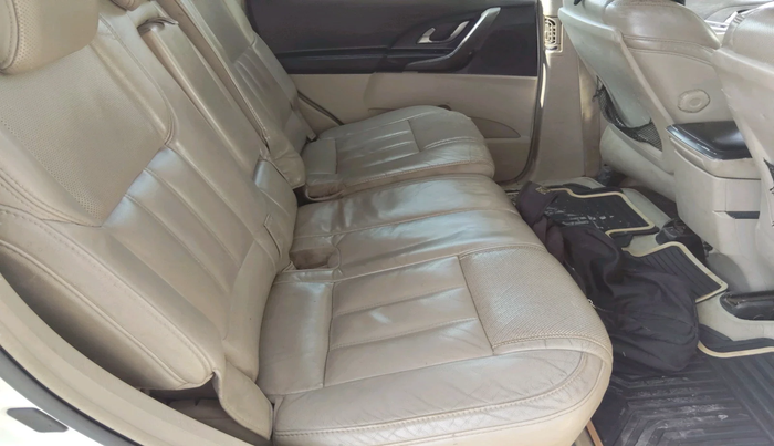 2017 Mahindra XUV500 W10, Diesel, Manual, 2,11,762 km, interior