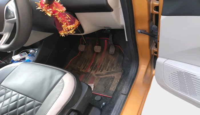 2022 Renault TRIBER RXZ, Petrol, Manual, 14,221 km, interior