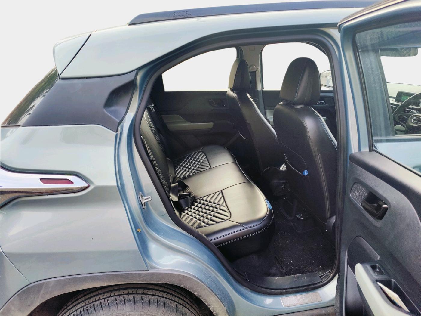 2024 Tata PUNCH ADVENTURE AMT, Petrol, Automatic, 2,558 km, interior
