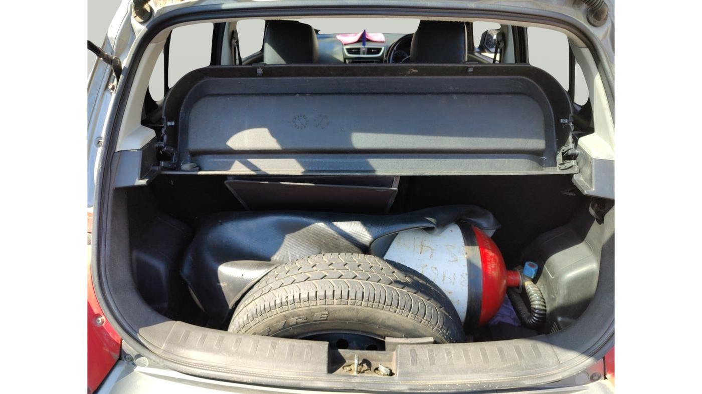 2017 Maruti Swift VXI O, CNG, Manual, 1,56,039 km, exterior