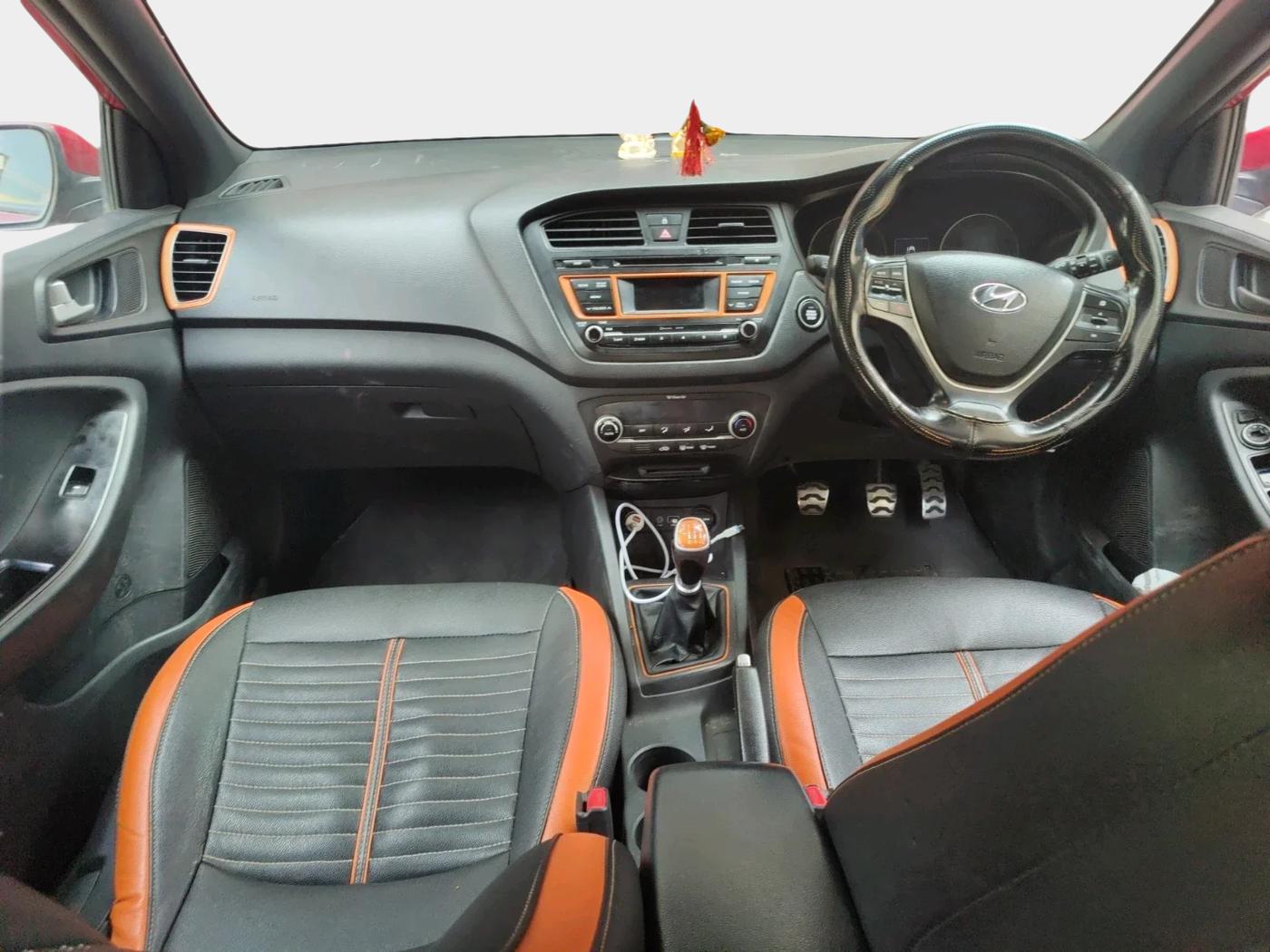 2015 Hyundai i20 Active 1.4 SX, Diesel, Manual, 1,17,477 km, interior