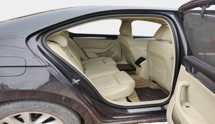 2017 Skoda Superb STYLE 1.8 TSI AT, Petrol, Automatic, 97,933 km, interior