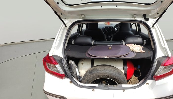 2017 Tata Tiago XZA PETROL, Petrol, Automatic, 67,227 km, exterior