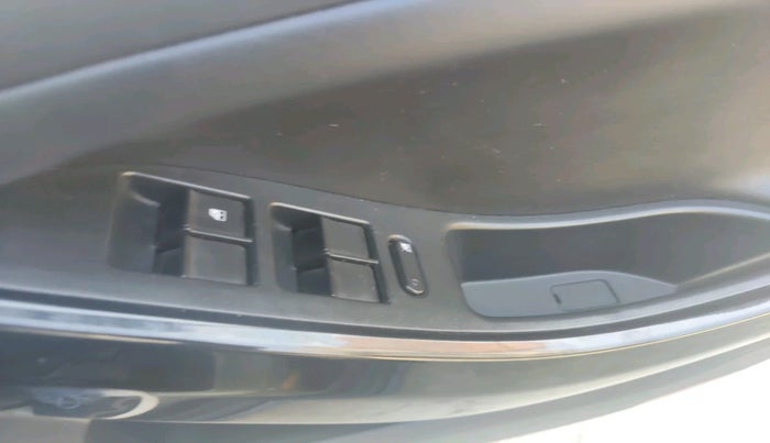 2022 Tata NEXON XZA PLUS (PREMIUM) KAZIRANGA PETROL, Petrol, Automatic, 70,366 km, interior