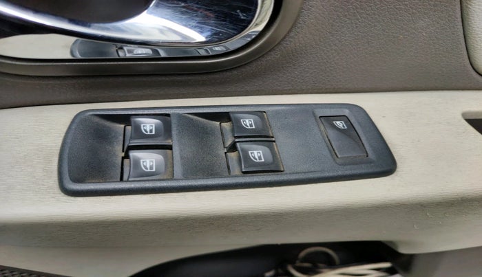 2015 Renault Lodgy 110 PS RXZ STEPWAY 7 STR, Diesel, Manual, 98,747 km, interior