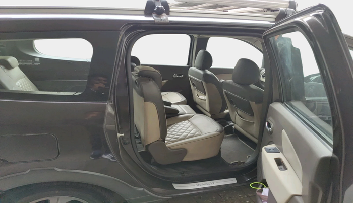 2015 Renault Lodgy 110 PS RXZ STEPWAY 7 STR, Diesel, Manual, 98,747 km, interior