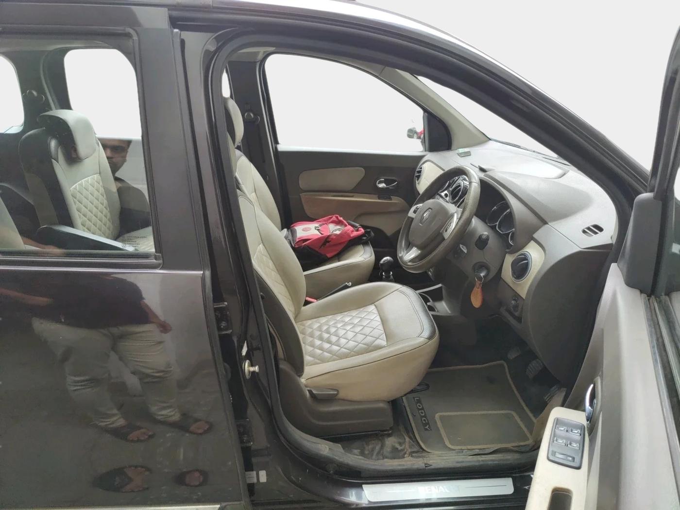 2015 Renault Lodgy 110 PS RXZ STEPWAY 7 STR, Diesel, Manual, 98,747 km, interior