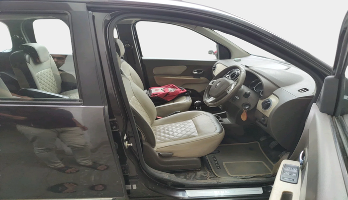 2015 Renault Lodgy 110 PS RXZ STEPWAY 7 STR, Diesel, Manual, 98,747 km, interior