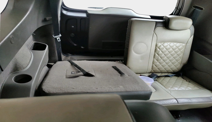 2015 Renault Lodgy 110 PS RXZ STEPWAY 7 STR, Diesel, Manual, 98,747 km, interior