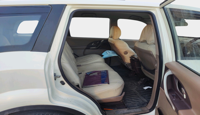 2014 Mahindra XUV500 W6, Diesel, Manual, 1,54,576 km, interior