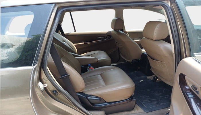2015 Toyota Innova 2.5 VX 7 STR, Diesel, Manual, 1,91,099 km, interior