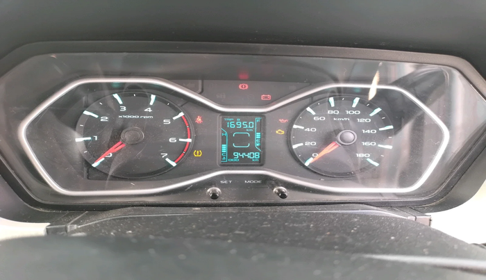 2018 Mahindra Scorpio S11 2WD, Diesel, Manual, 94,408 km, interior