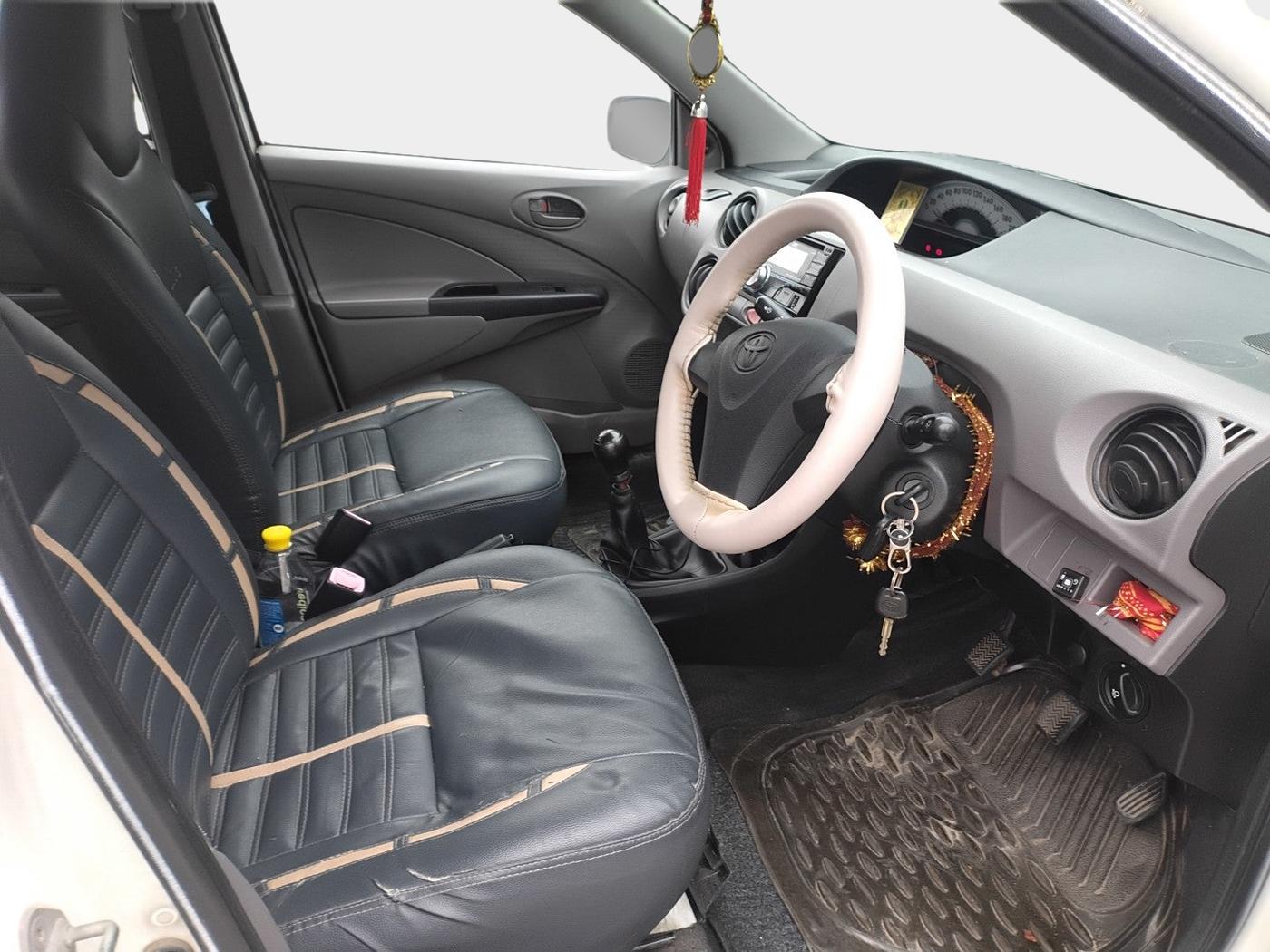 2011 Toyota Etios Liva G, Petrol, Manual, 69,052 km, interior