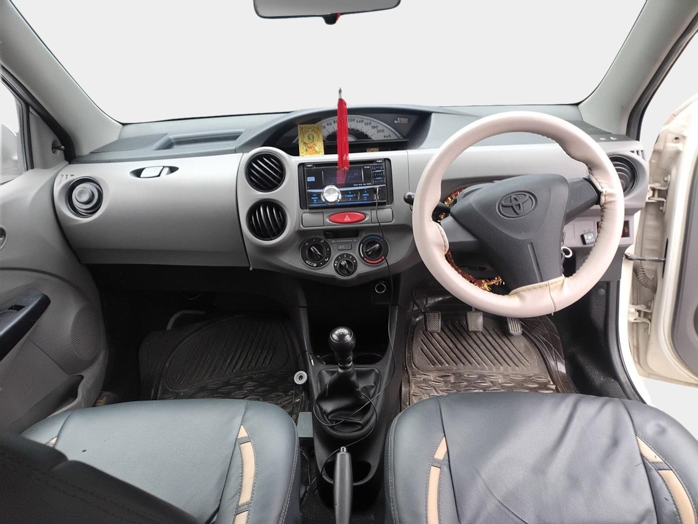 2011 Toyota Etios Liva G, Petrol, Manual, 69,052 km, interior