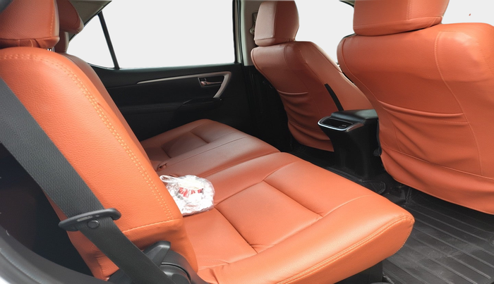 2021 Toyota Fortuner 4X2 AT 2.8 DIESEL, Diesel, Automatic, 74,597 km, interior