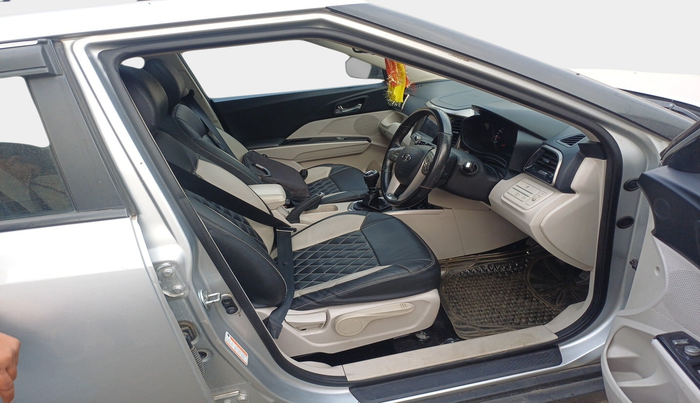 2020 Mahindra XUV300 W8 (O) 1.2 PETROL, Petrol, Manual, 40,960 km, interior