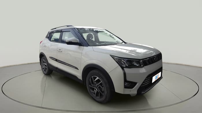 2022 Mahindra XUV300 W8 (O) 1.2 PETROL, Petrol, Manual, 1,24,000 km, exterior