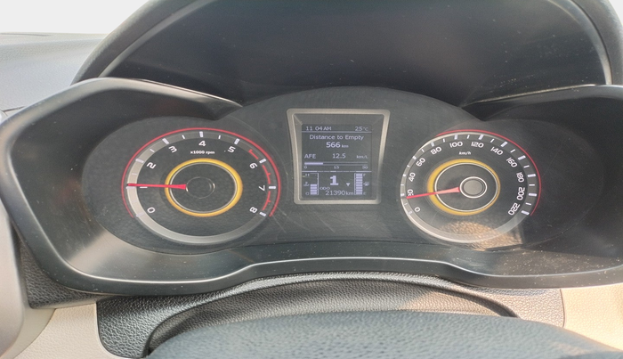 2022 Mahindra XUV300 W8 (O) 1.2 PETROL, Petrol, Manual, 21,390 km, interior