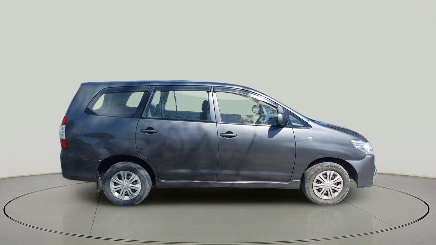2012 Toyota Innova GX 2.5 8 STR, Diesel, Manual, 1,79,040 km, exterior